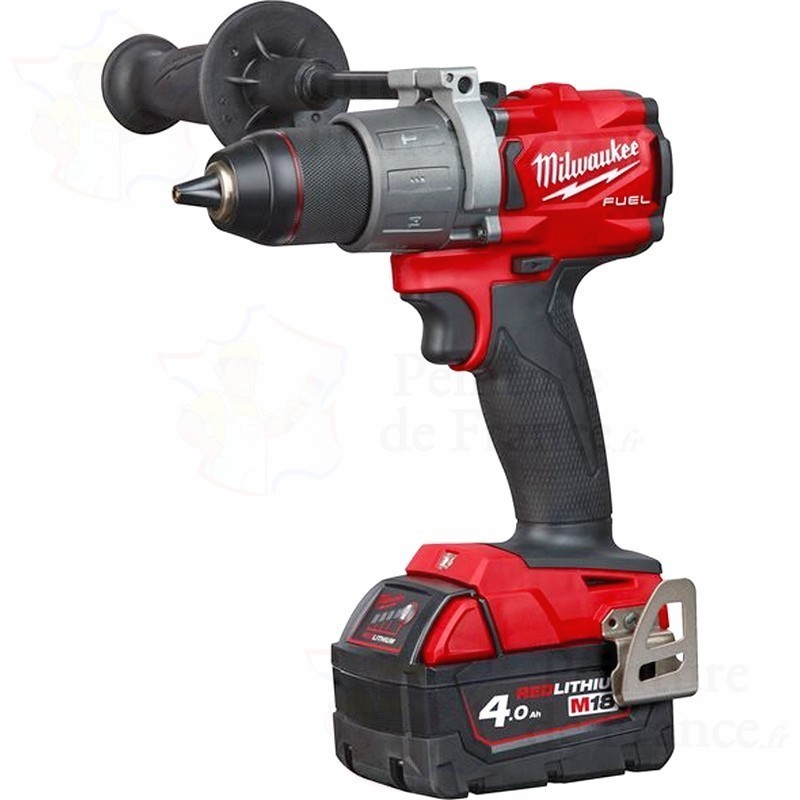 Coffret perceuse à percussion MILWAUKEE M18 + 2x batterie 4.0 + chargeur +  valise de transport 